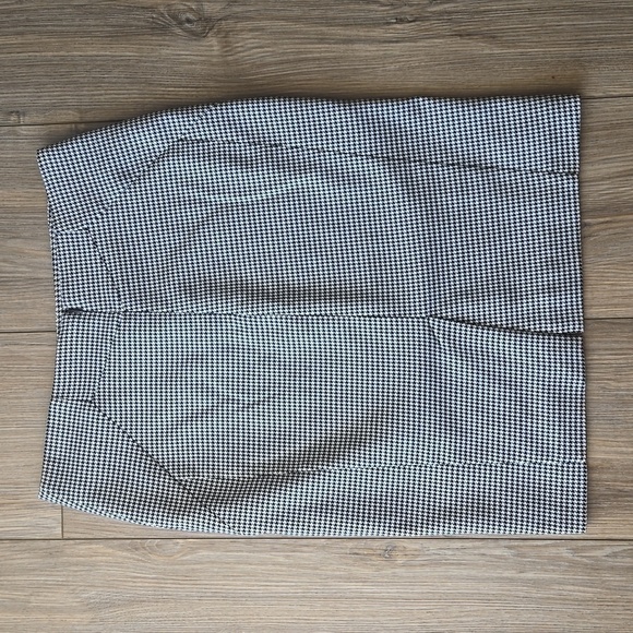 Worthington Houndstooth Pencil Skirt - Picture 2 of 6